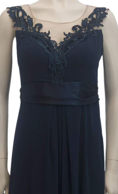 Vestido longo em Chiffon, com aplicação e tela nas costas