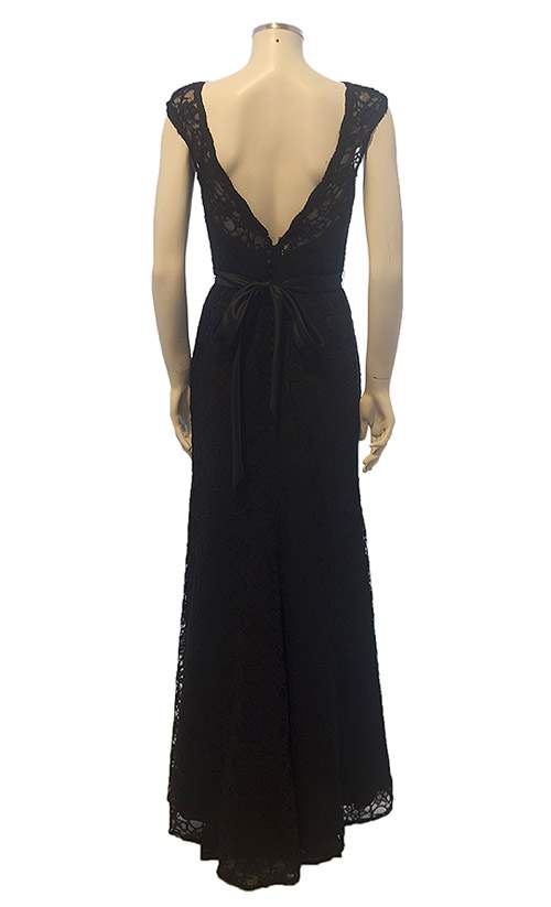 Vestido Longo renda e Guipir, com decote nas costas, da marca Jovani.